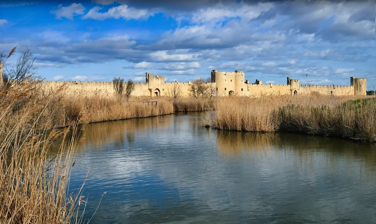 Aigues-Mortes, location de vacances T3 avec piscine et climatisation